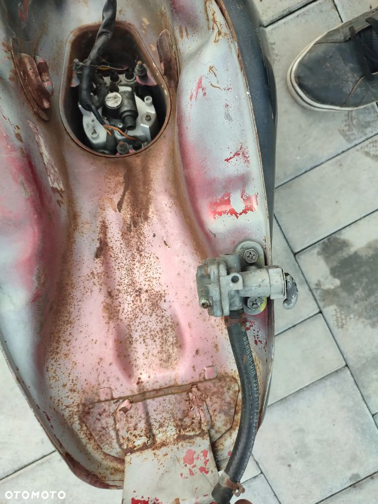 Bak, zbiornik paliwa, licznik Suzuki Savaga - 11