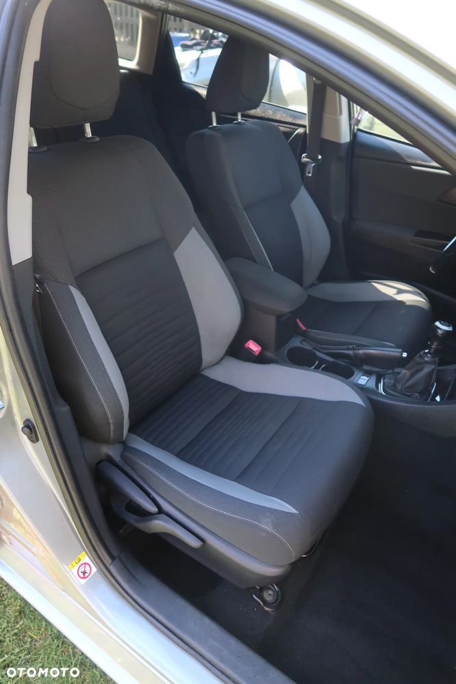 Toyota Auris 1.6 Comfort - 4