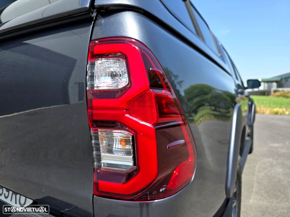 Toyota Hilux 2.8 D-4D 4WD Invincible TA - 11
