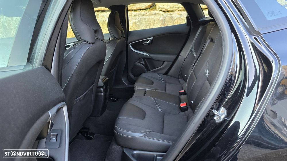 Volvo V40 2.0 D2 Momentum Geartronic - 34