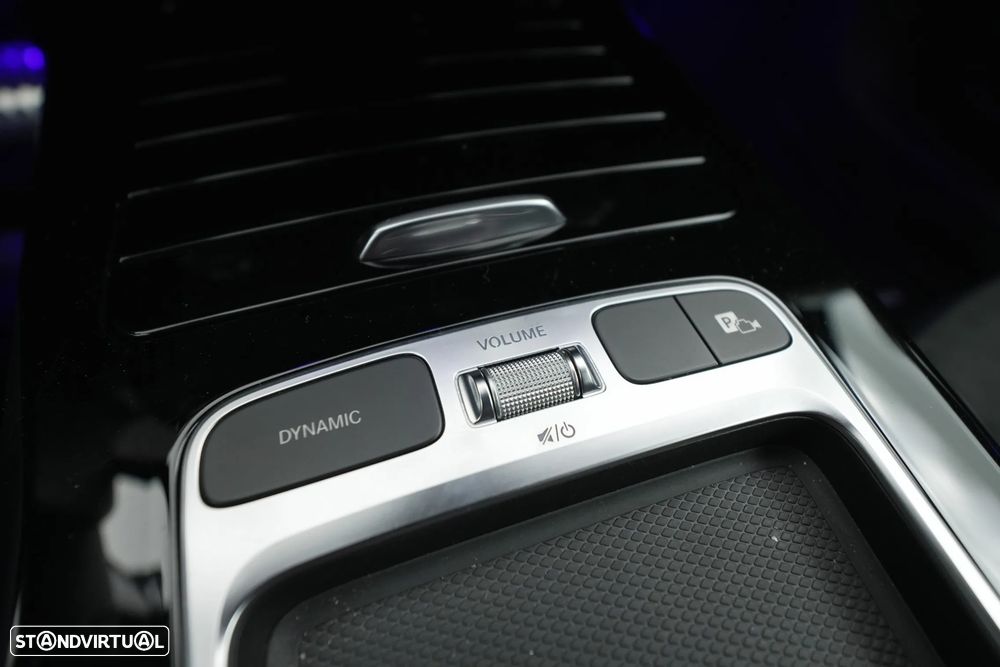 Mercedes-Benz A 250 Limousine e AMG Line - 28