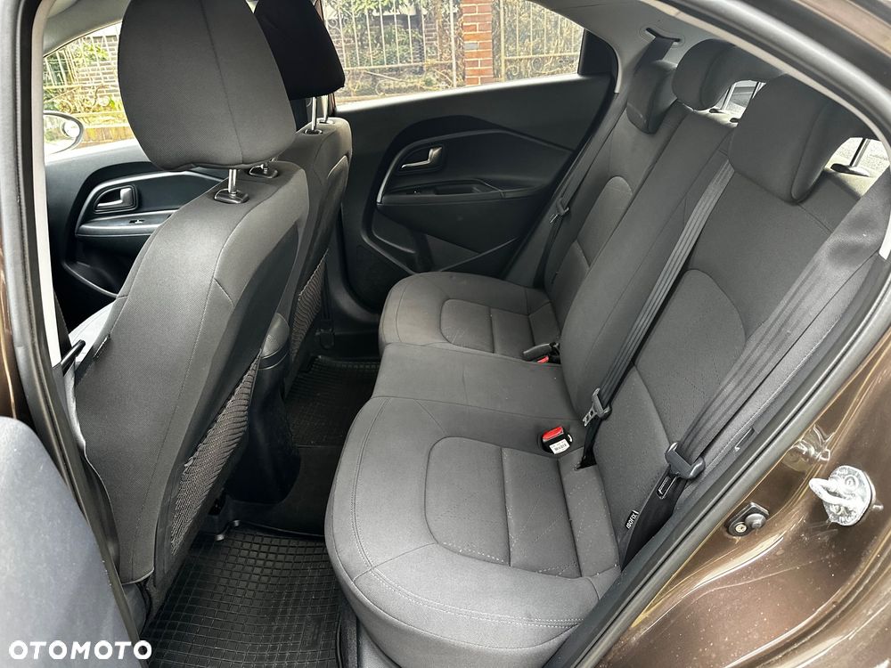 Kia Rio 1.2 L - 10