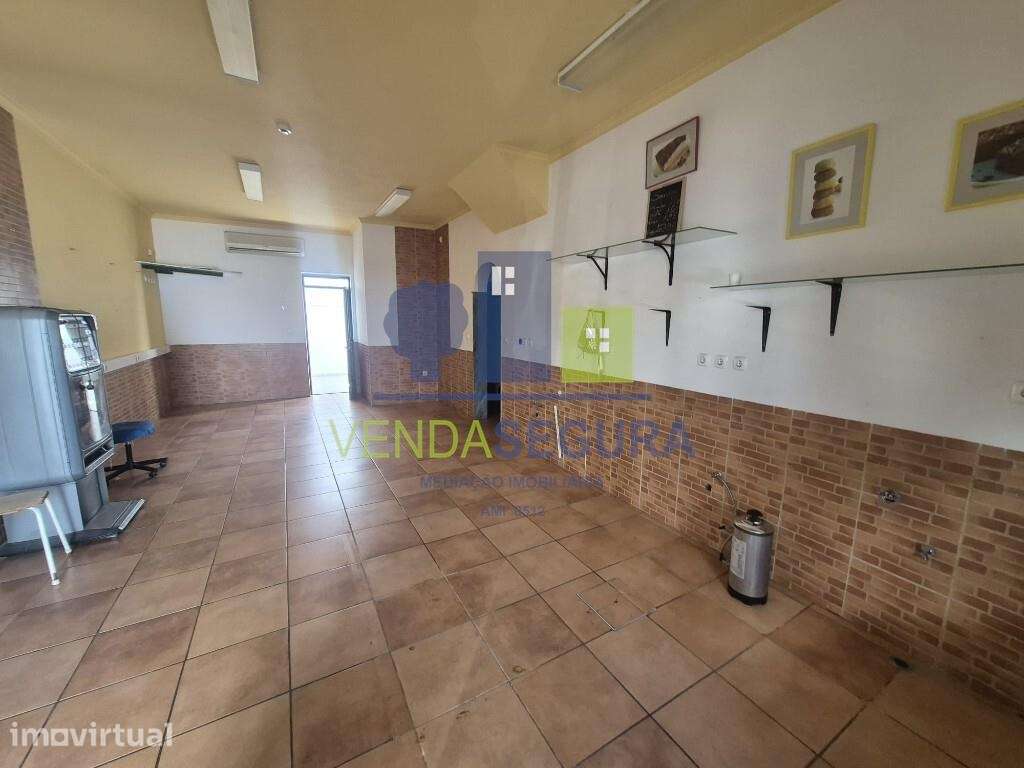 Espaço Comercial + Apartamento T1 | Zona da Salúquia | Moura - Grande imagem: 3/17