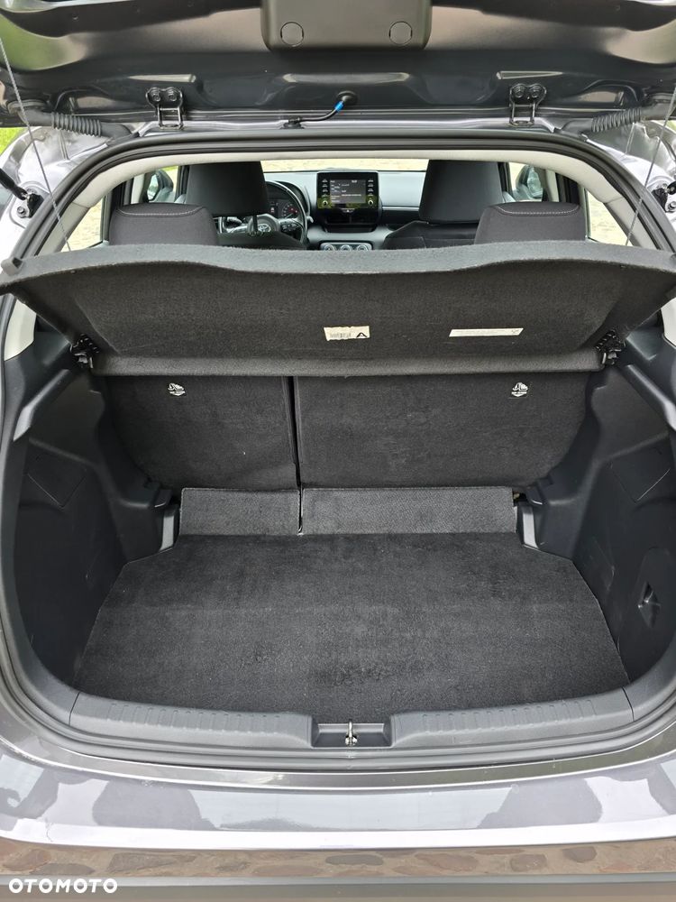 Toyota Yaris 1.0 Premium - 25