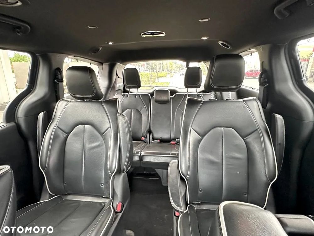 Chrysler Pacifica - 21