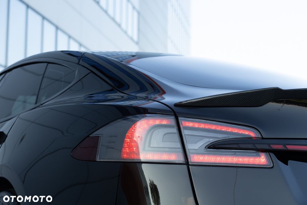 Tesla Model S - 15