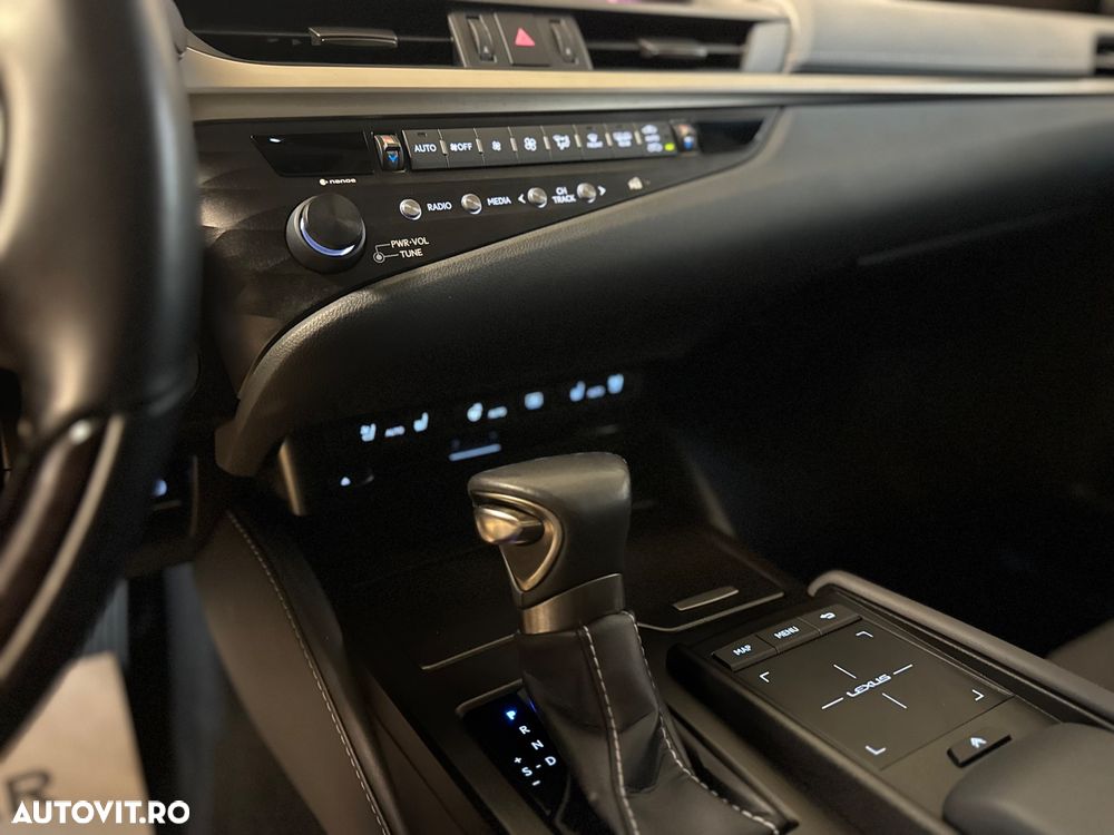 Lexus Seria ES 300h Luxury Line - 19