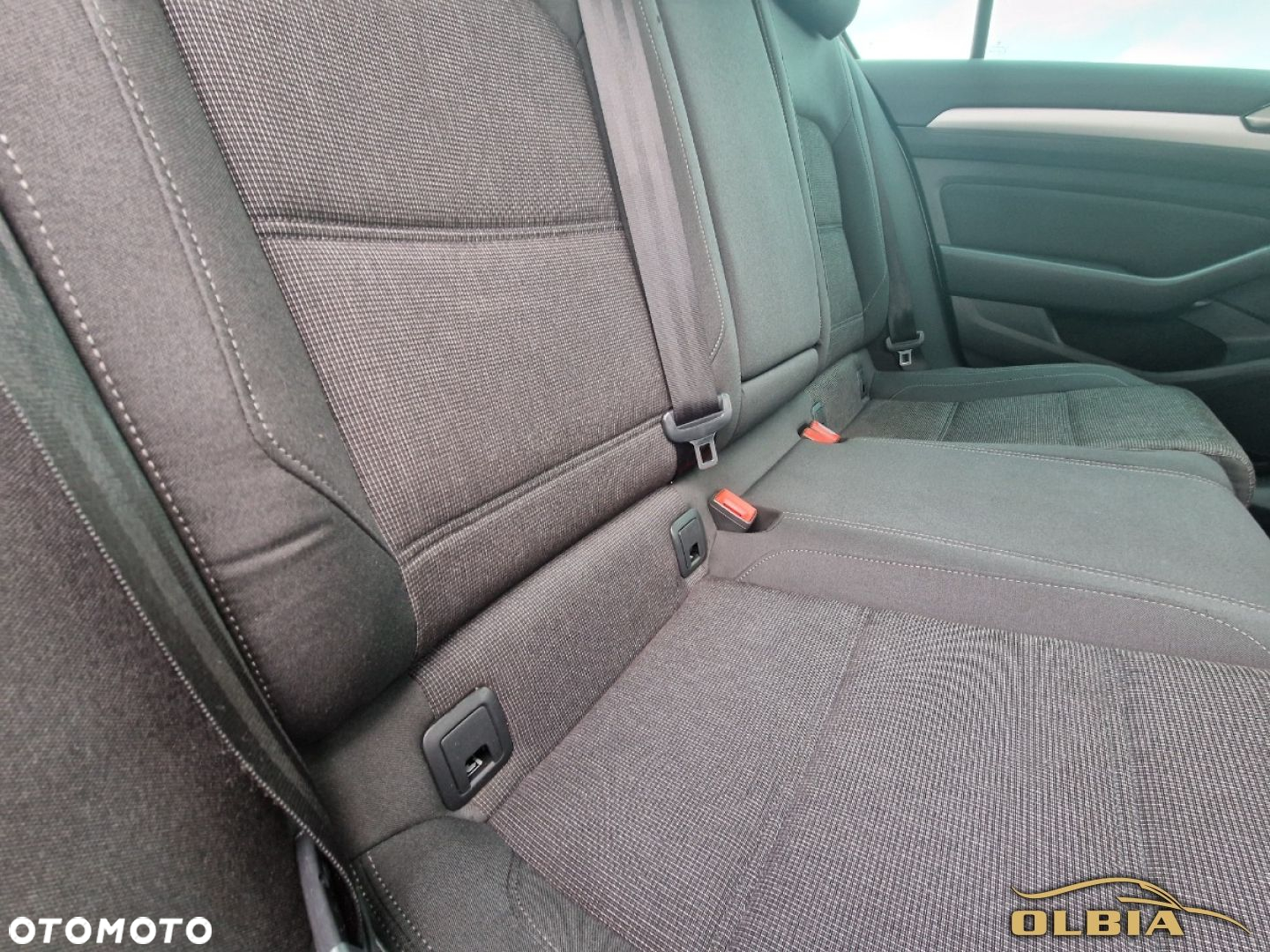 Volkswagen Passat - 21