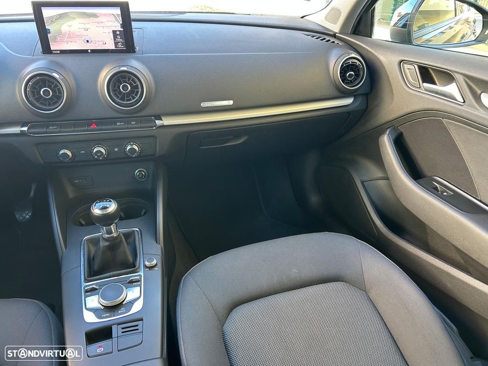 Audi A3 Limousine 30 TDI Design - 19