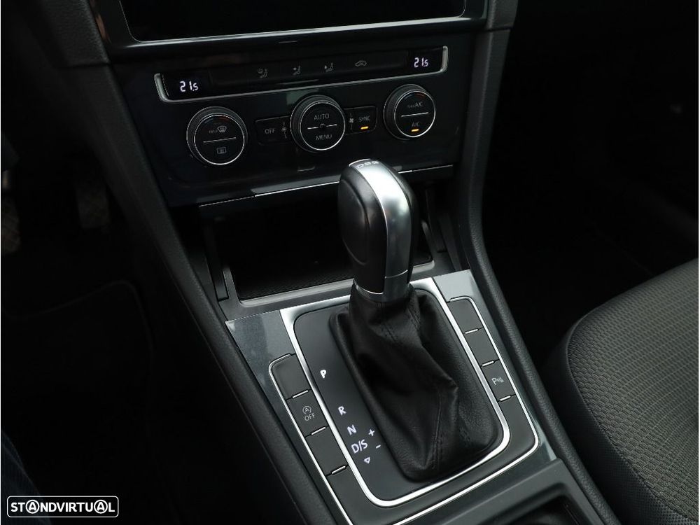 VW Golf 1.0 TSI R-Line DSG - 22