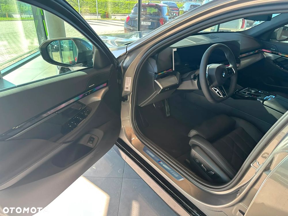 BMW Seria 5 520d xDrive mHEV - 15