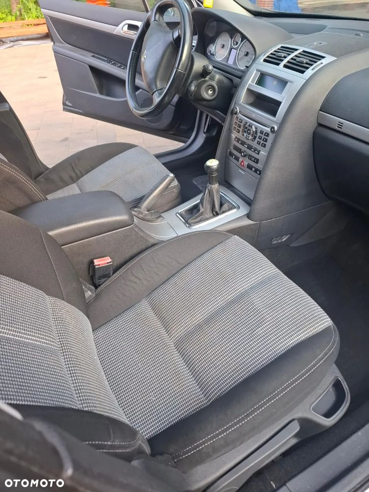 Peugeot 407 - 13