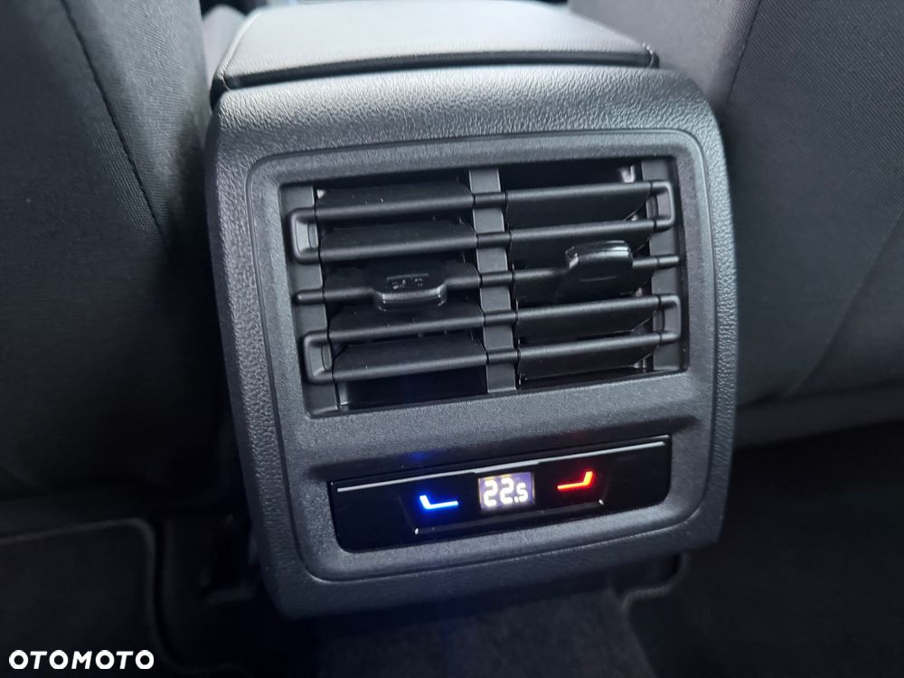 Volkswagen Golf 1.5 eTSI OPF DSG Style - 21