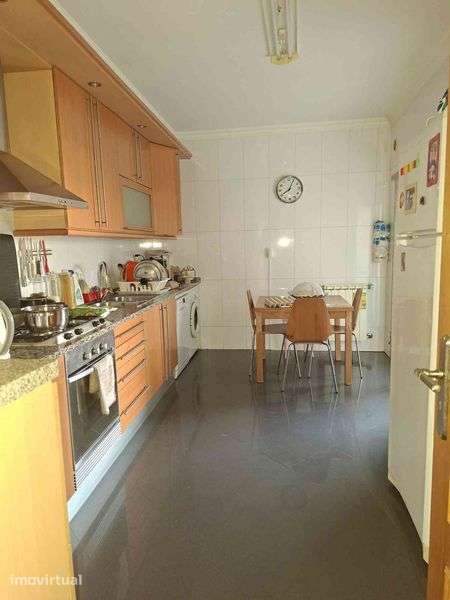 Apartamento T3 com garagem e arrecadação - Grande imagem: 3/12