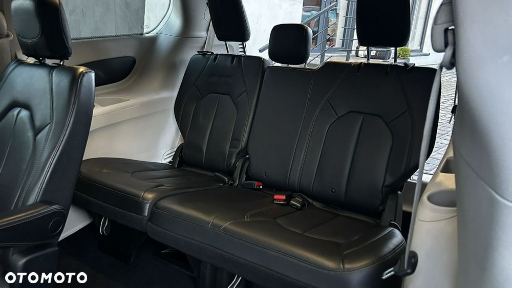 Chrysler Pacifica - 11