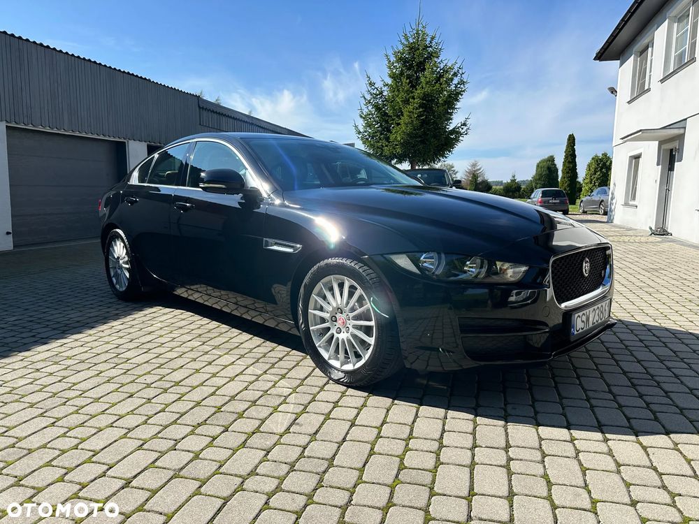 Jaguar XE 2.0 D R-Sport - 8