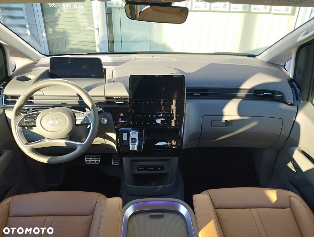 Hyundai Staria 1.6 T-GDI HEV Luxury - 3