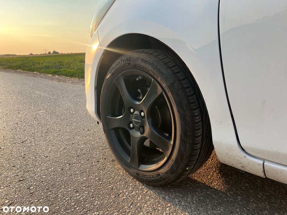 Toyota Yaris - 7