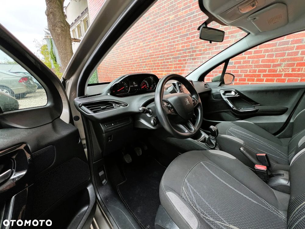 Peugeot 208 - 7
