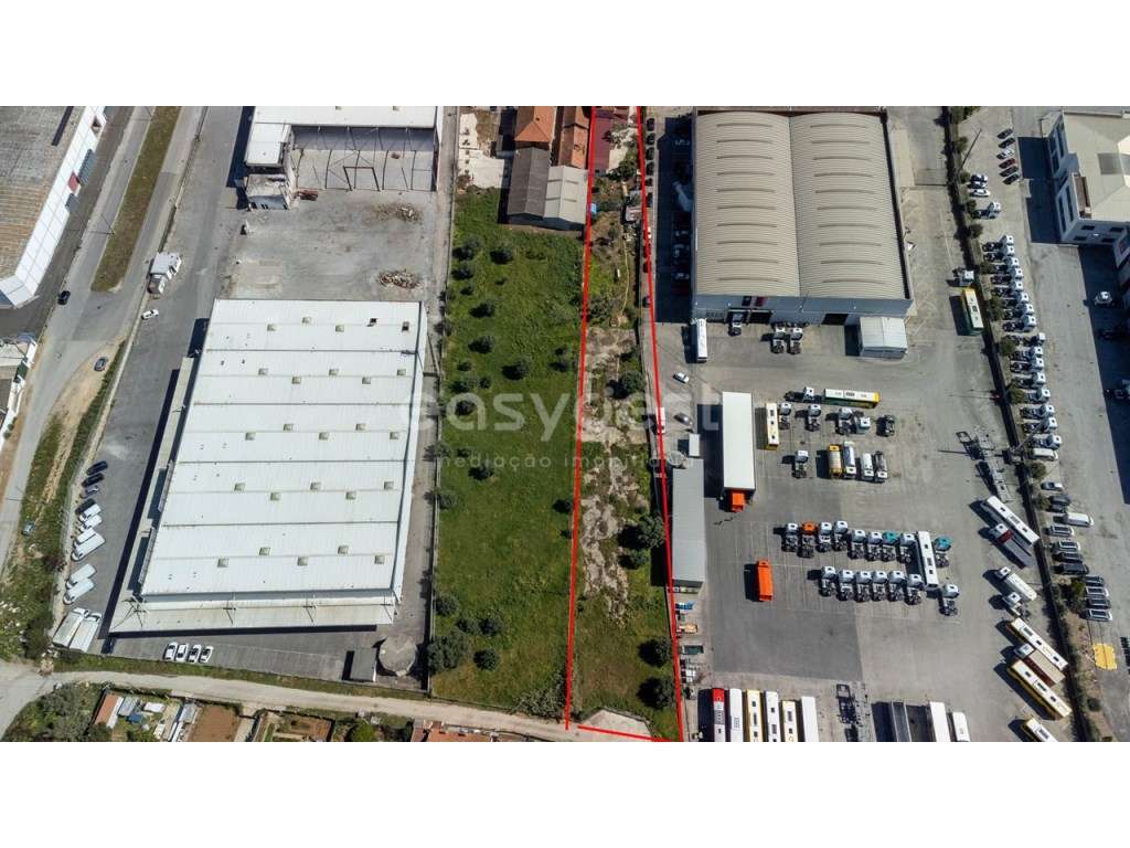 Terreno com prédio em área multiusos na zona industrial de Alverca - Grande imagem: 4/11