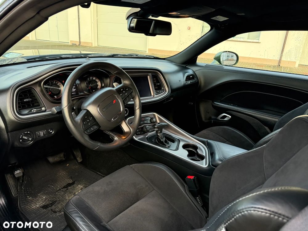 Dodge Challenger - 8