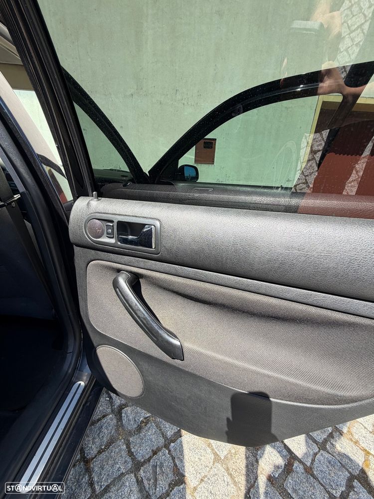 VW Golf 1.9 TDi 25 Anos - 10