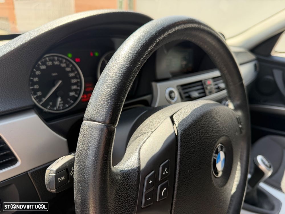BMW 318 d Navigation - 12