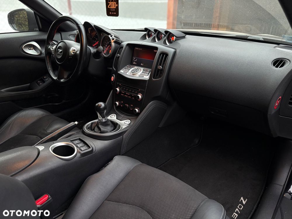 Nissan 370 Z - 12