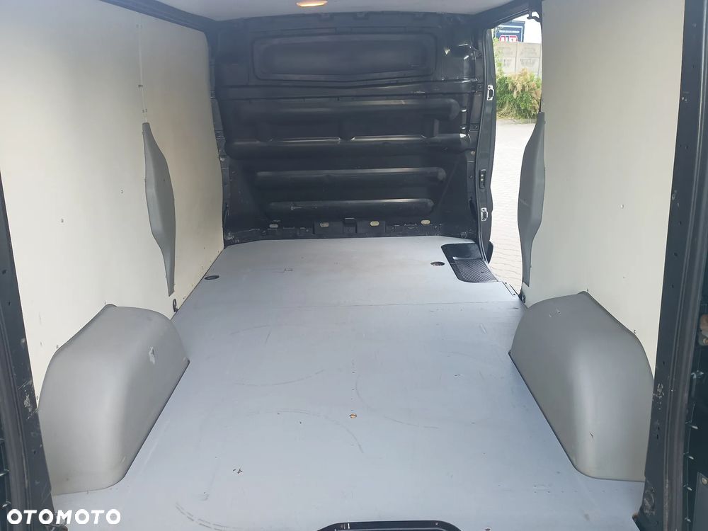 Opel Vivaro - 31