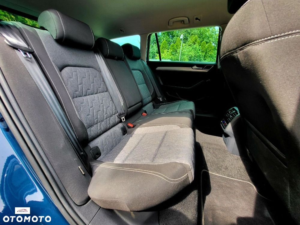 Volkswagen Passat - 8