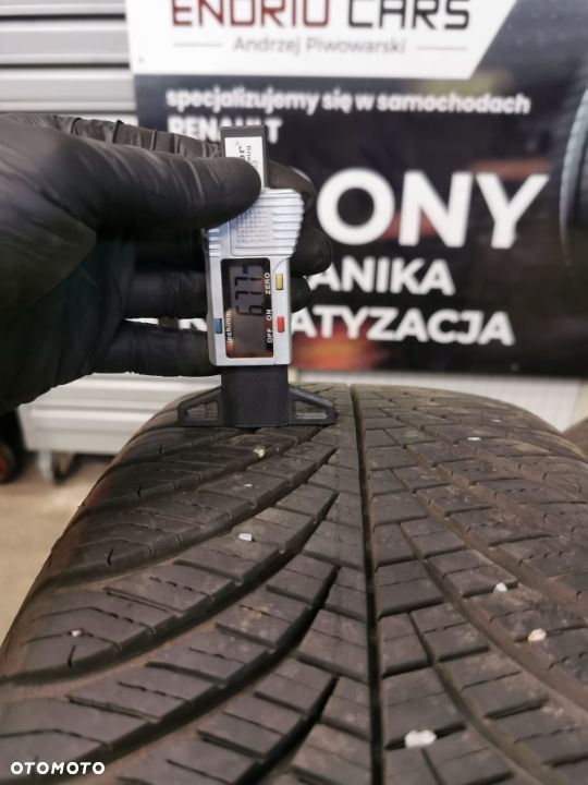 215/60 R 17 Goodyear - 5