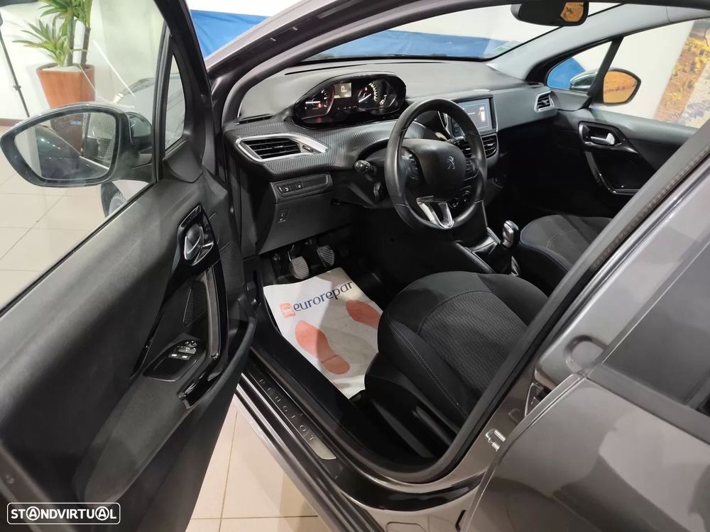 Peugeot 208 1.2 PureTech Signature - 9