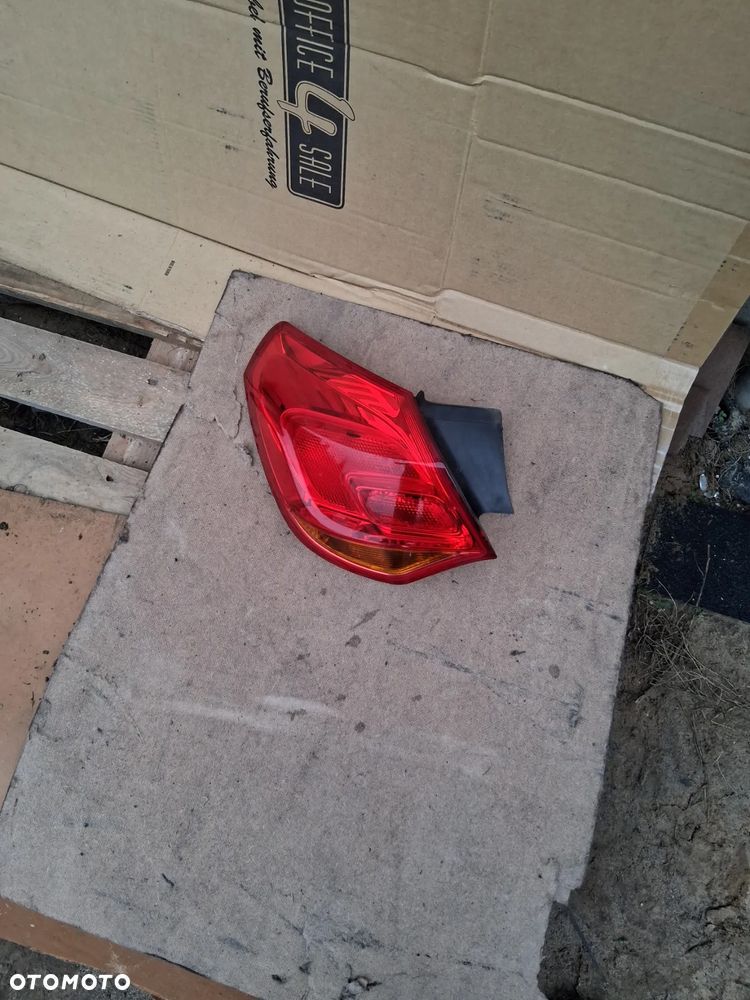 Lampa tylna prawa OPEL ASTRA IV J HB 2009-2012 - 1