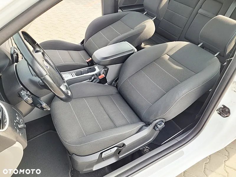 Ford Focus - 34