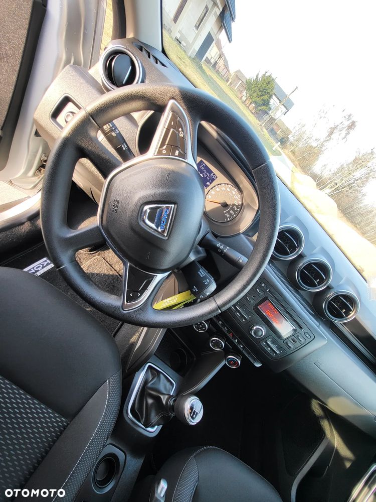 Dacia Duster 1.6 SCe Essential - 22