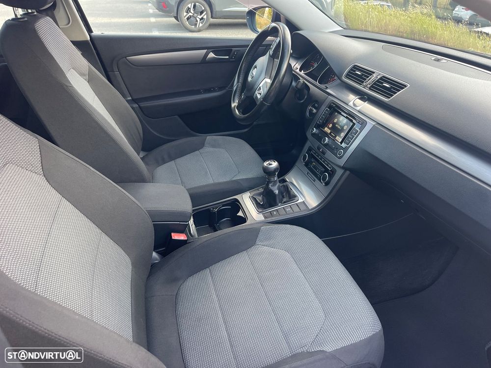 VW Passat Variant 1.6 TDI BlueMotion - 9