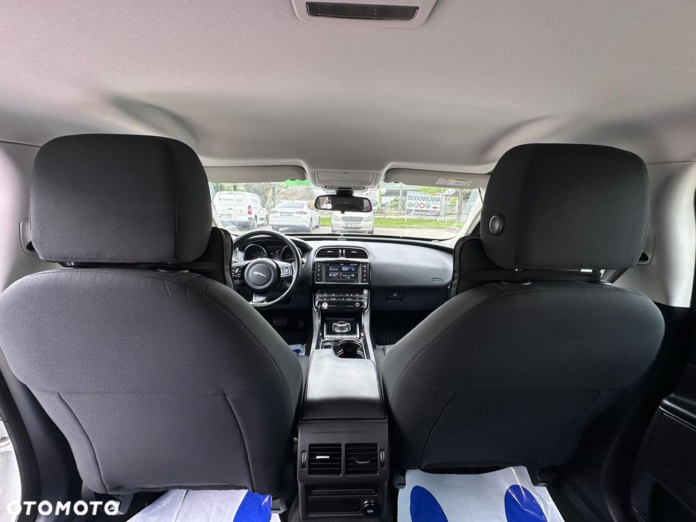 Jaguar XE - 14