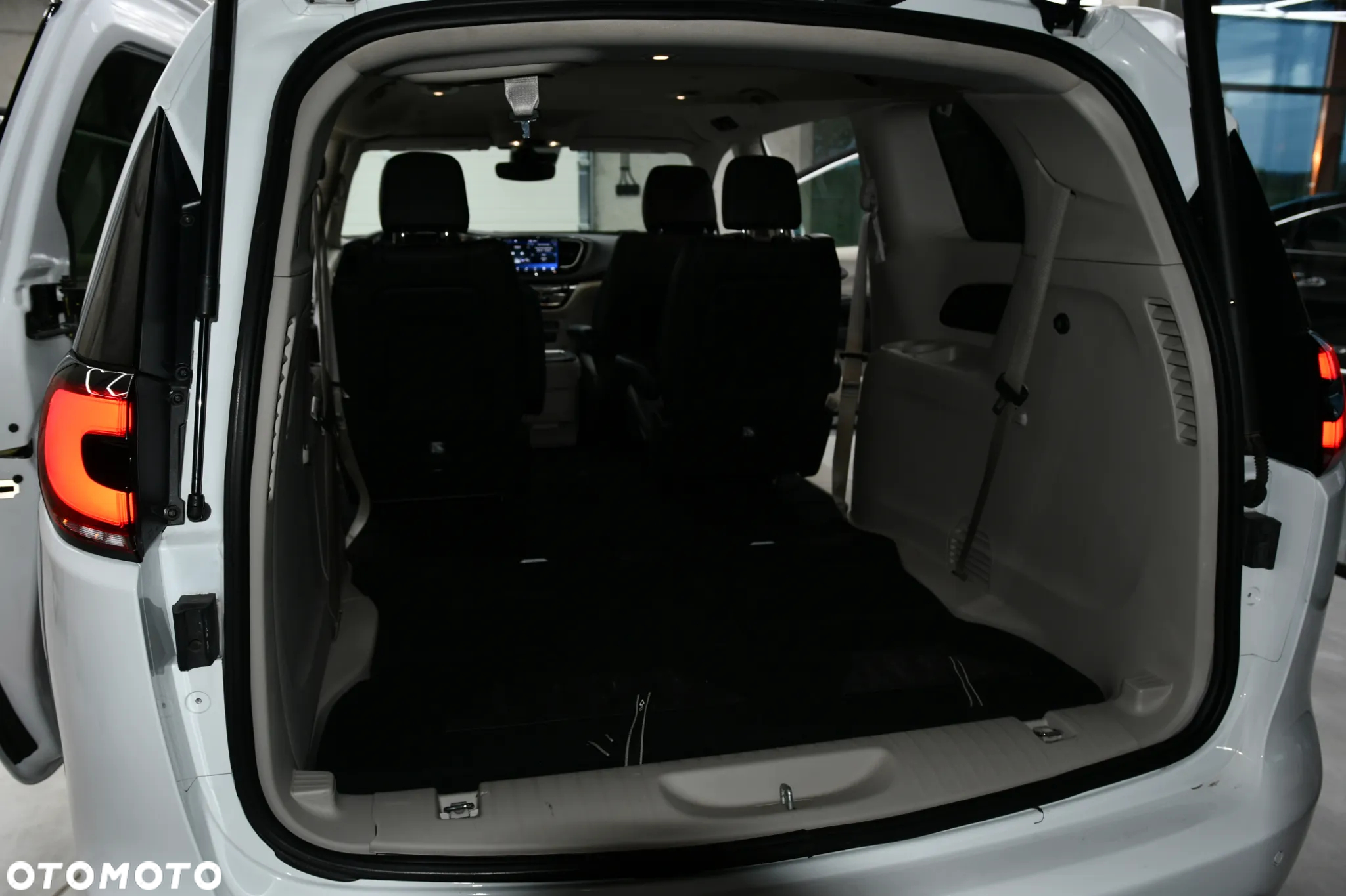 Chrysler Pacifica - 19