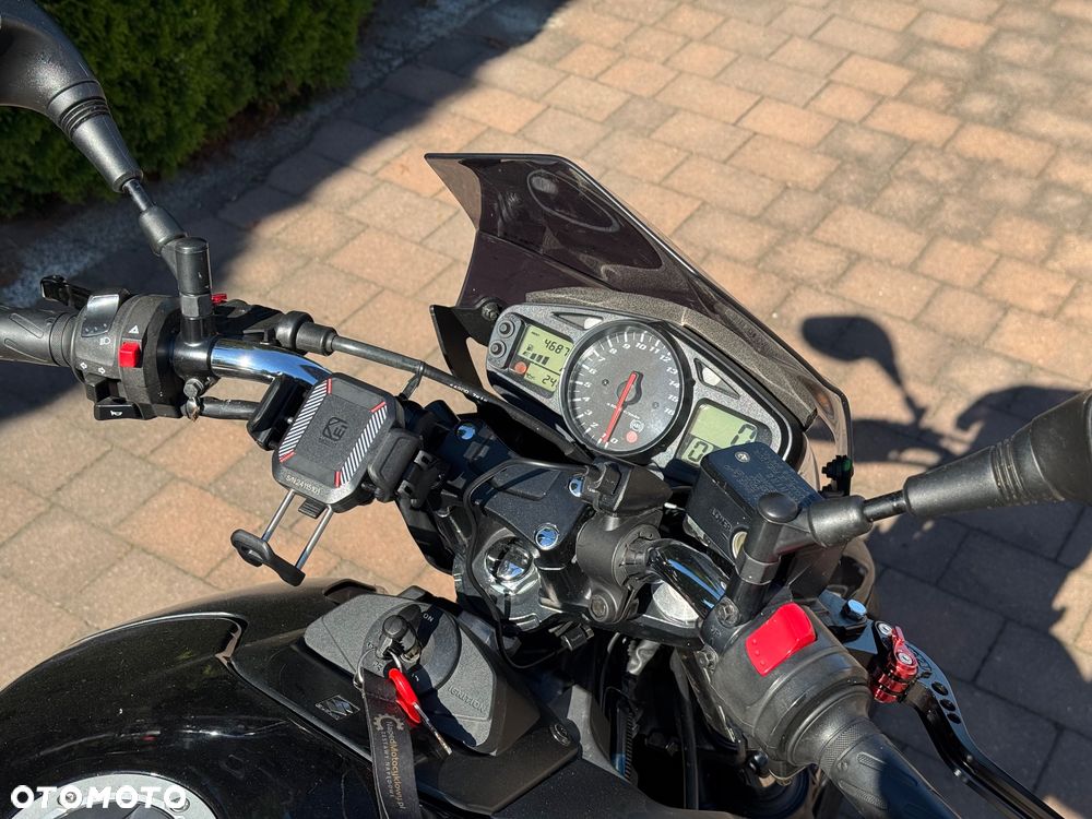 Suzuki GSR - 26