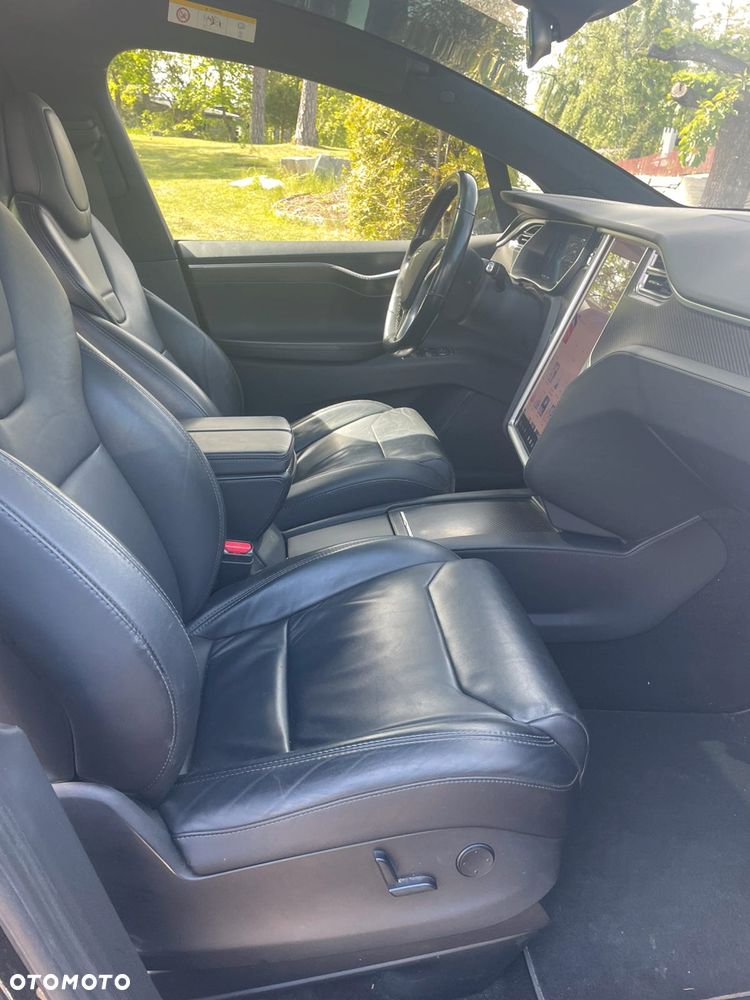 Tesla Model X - 20