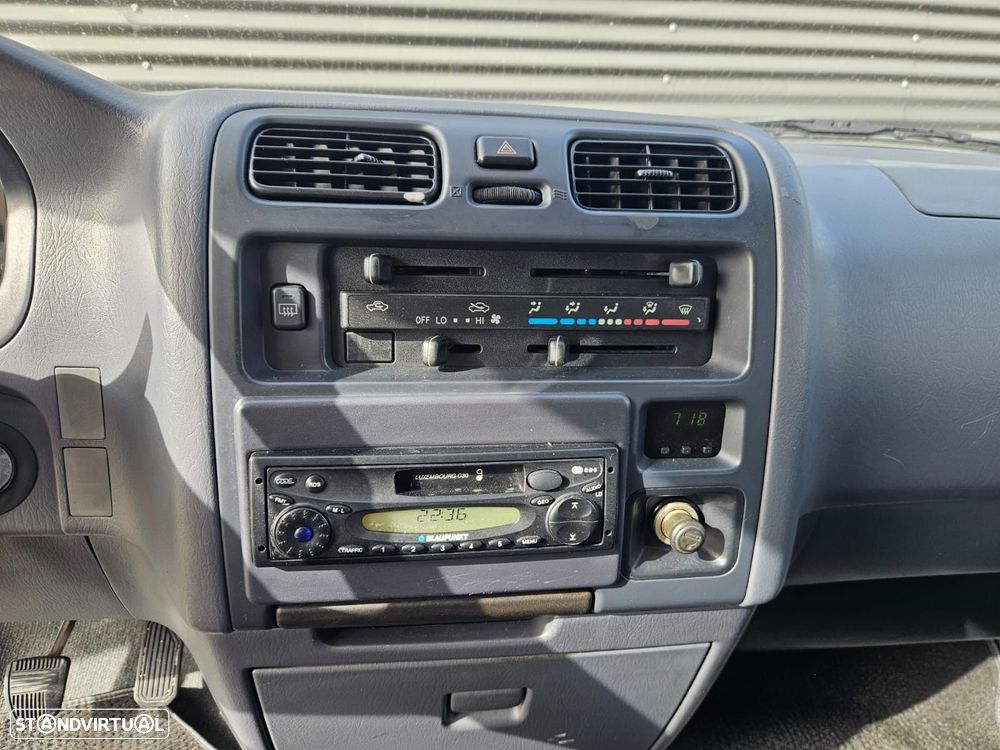 Toyota HiAce 2.4 D LXH12LG - 24