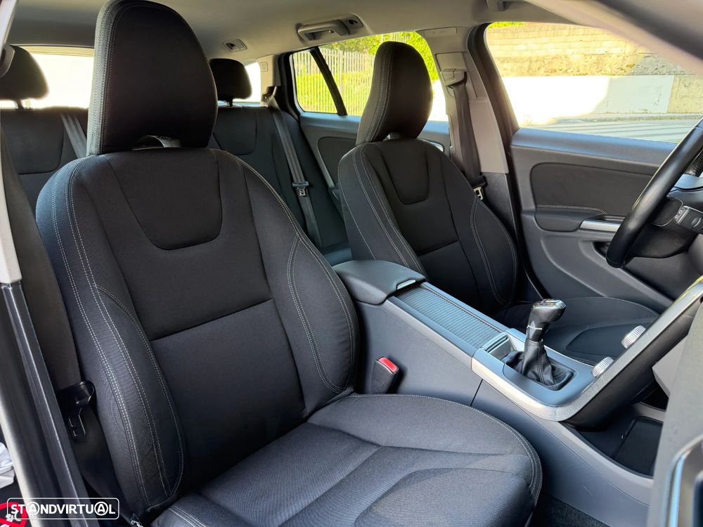 Volvo V60 2.0 D4 Momentum Eco - 18