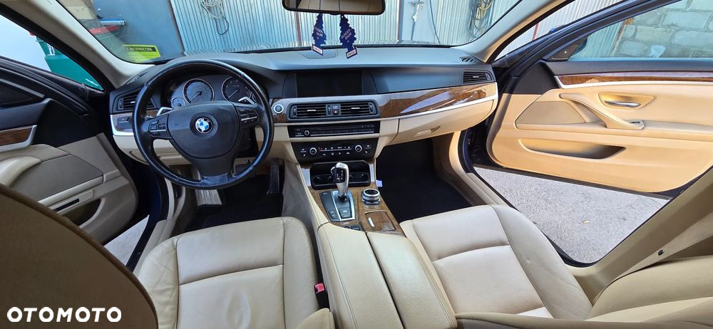 BMW Seria 5 535i xDrive - 23