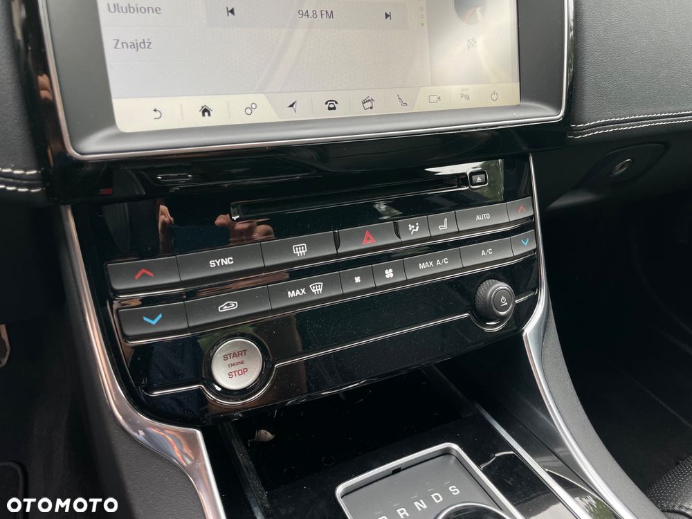 Jaguar XE 20d AWD R-Sport - 13