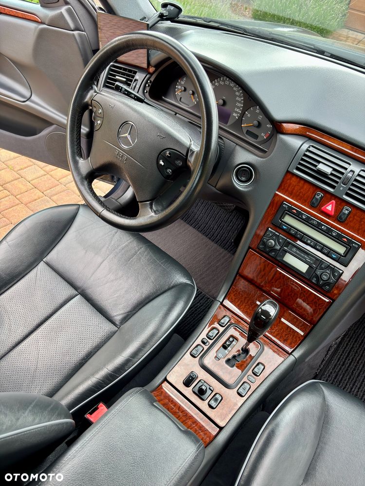 Mercedes-Benz Klasa E - 12