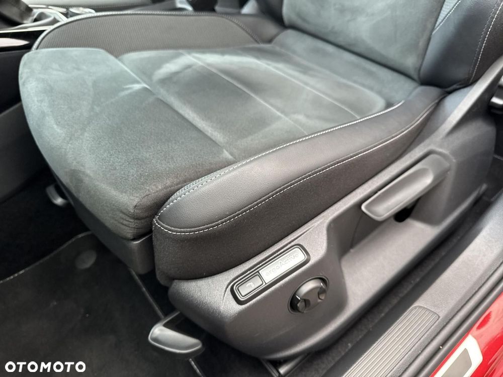 Volkswagen T-Roc - 12