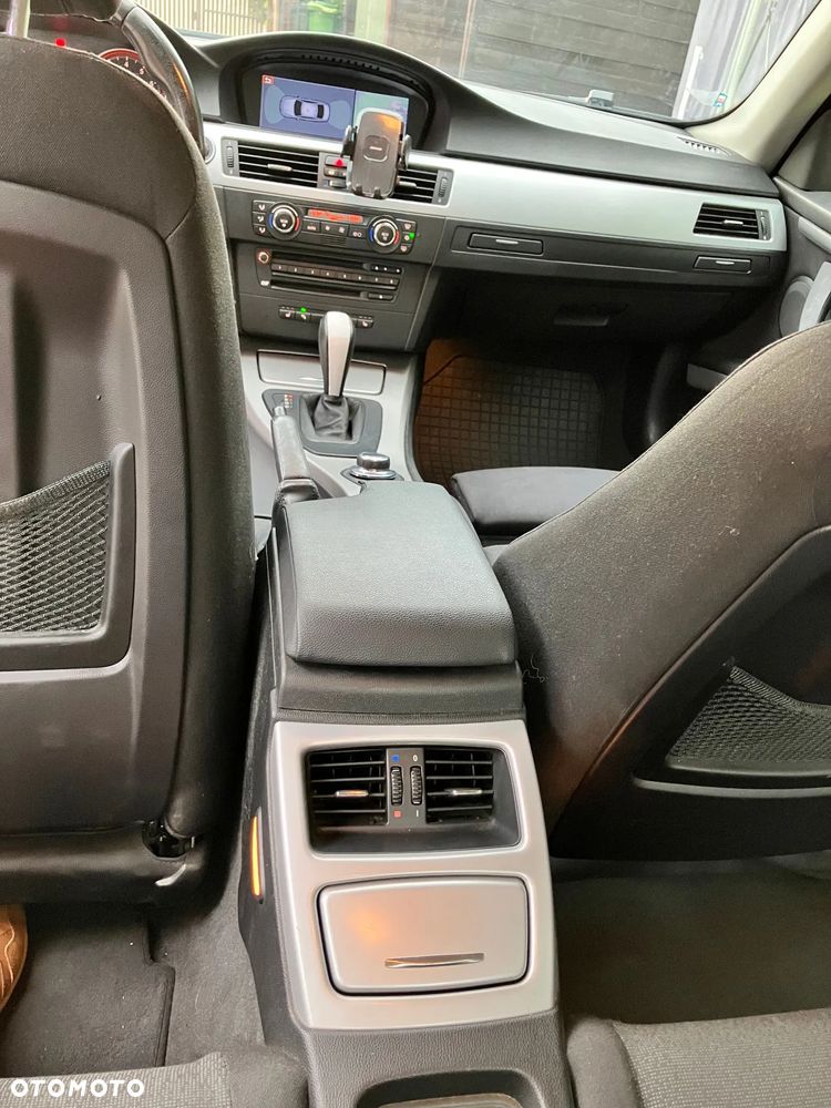 BMW Seria 3 330i - 9