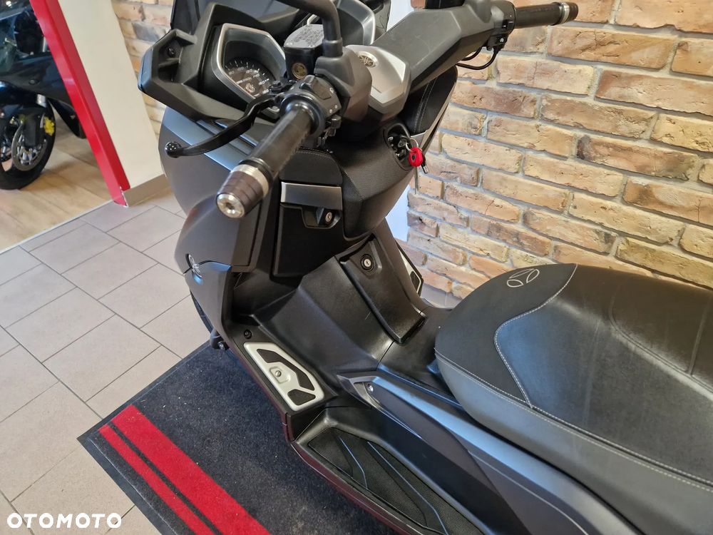 Yamaha X-max - 16