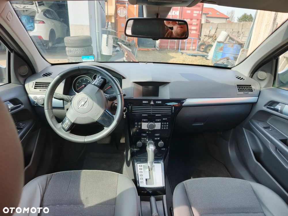 Opel Astra 1.9 CDTI Cosmo - 3