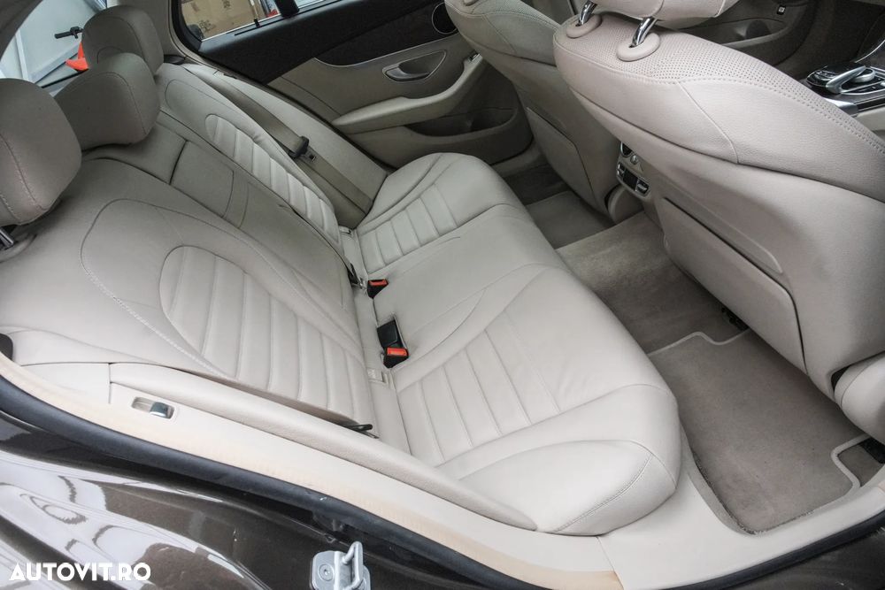 Mercedes-Benz C 300 BlueTec Hybrid - 16